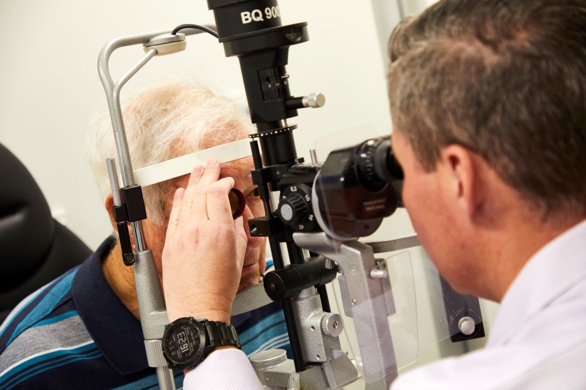 slit lamp biomicroscope for eye examination Dr Michael Karpa Eye Surgeon Best Practice Eyecare Caloundra Sunshine Coast 12
