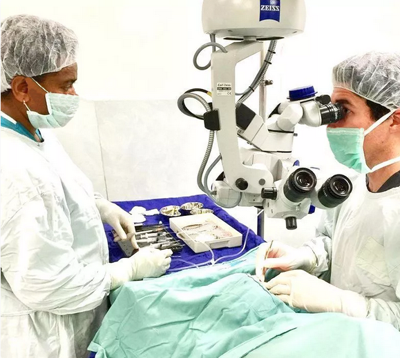 dr karpa ophthalmologist sunshine coast eye surgeon cataract surgery
